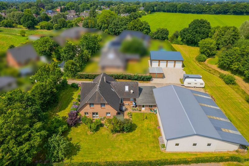 Wohnen, Gewerbe & Rendite! Vielseitig nutzbares Immobilienensemble mit Halle & Garagen in Ostenfeld!
